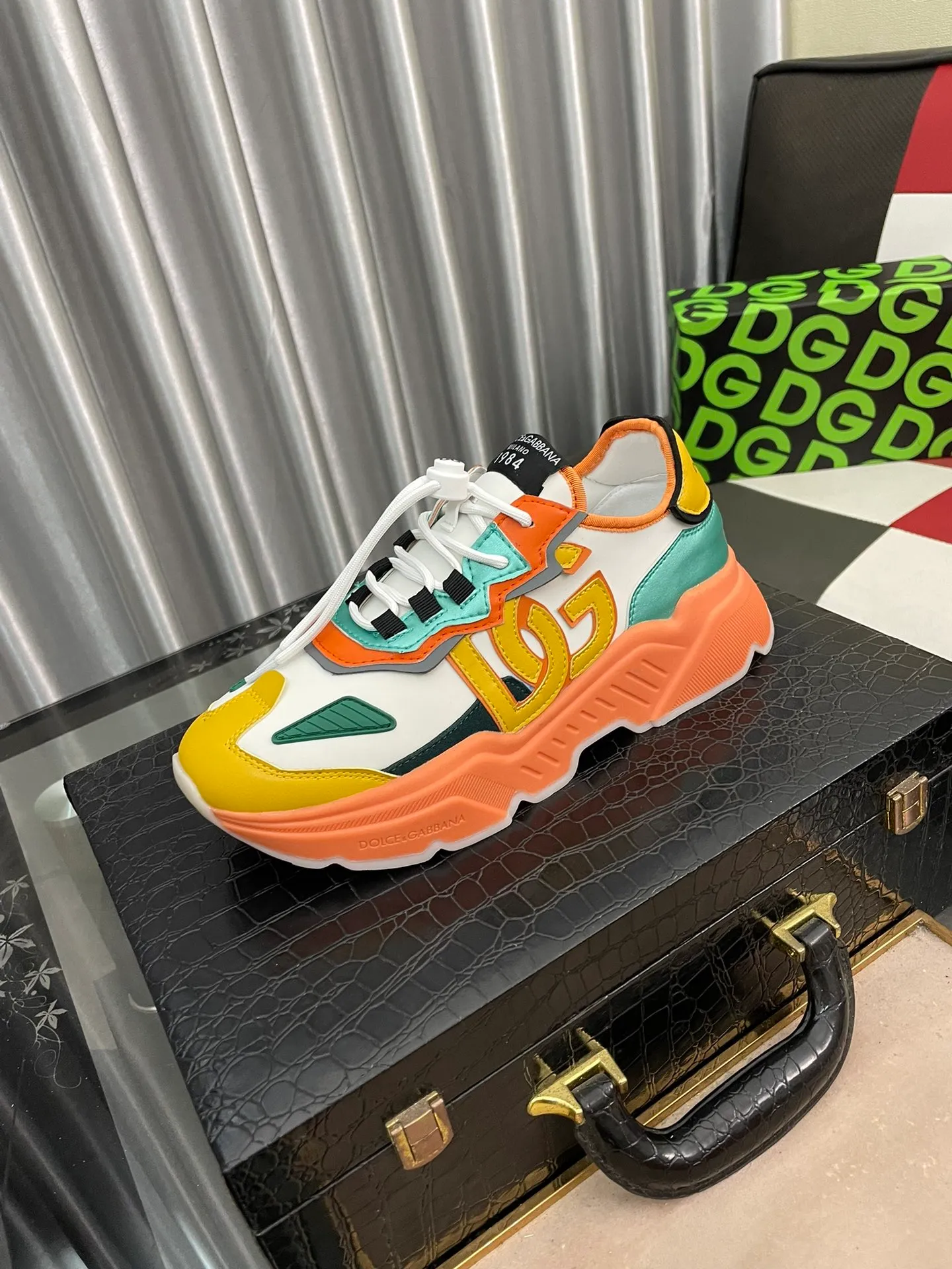 Ex-factory price 480⌚️⌚️[DG] Men's casual shoes, high-end quality, synchronized with counters, the version is compared with the original version, the upper is imported cowhide and the outsole is glued, the lining is full cowhide, exquisite and luxurious, size: 35–453⃣️colors available